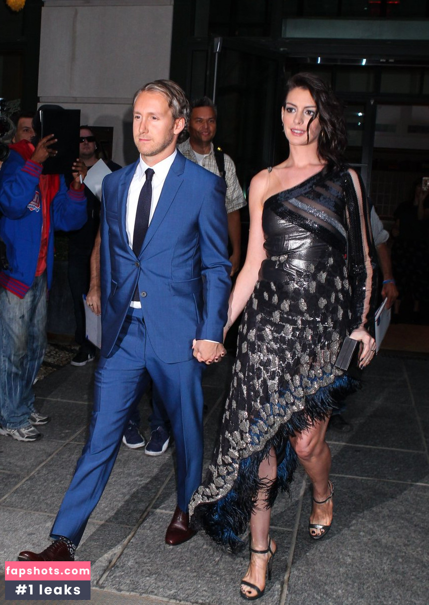 Anne Hathaway gallery photo #1971