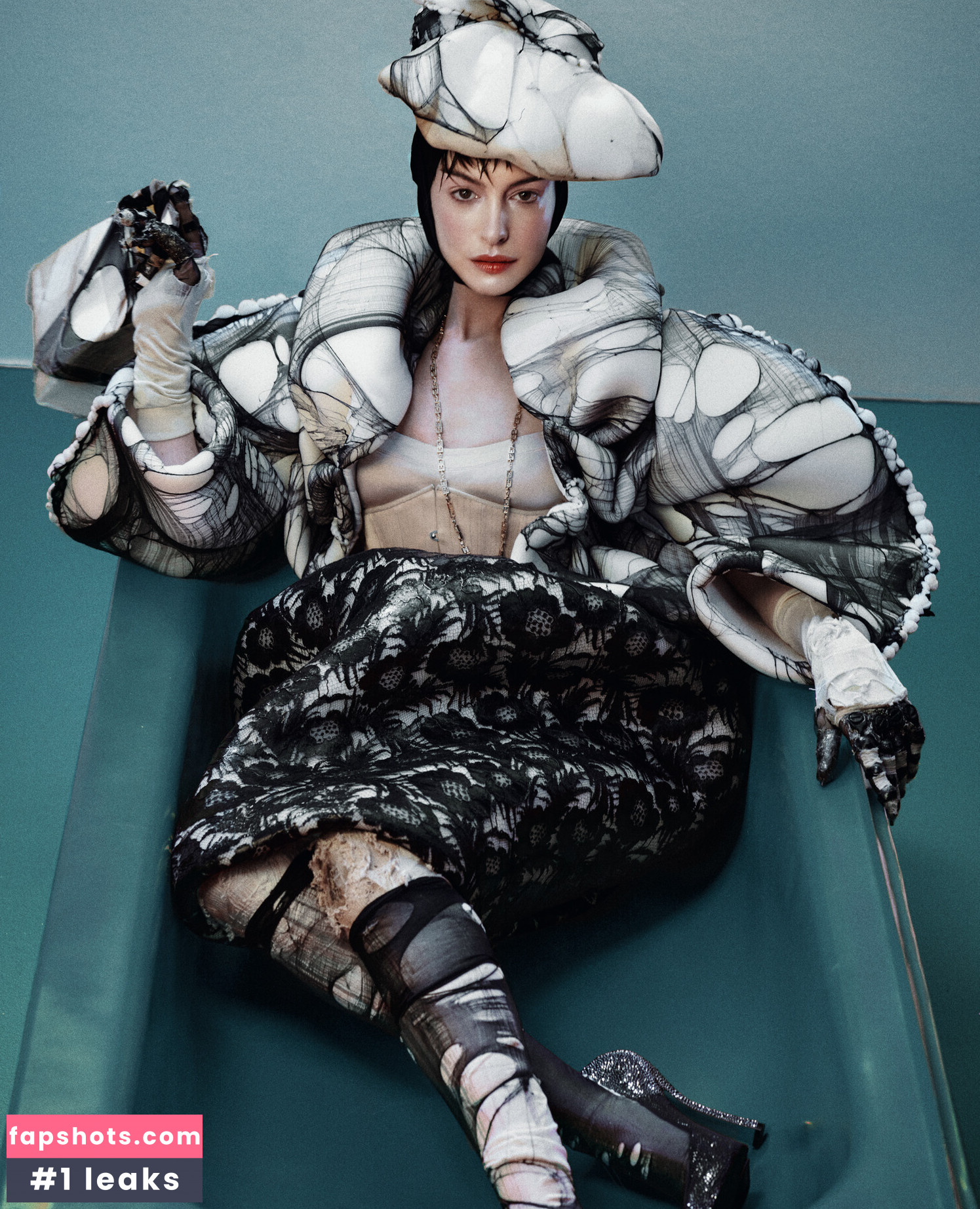 Anne Hathaway gallery photo #200