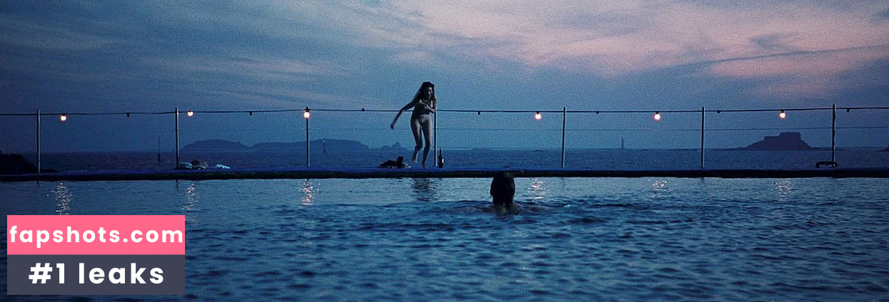 Anne Hathaway gallery photo #2097