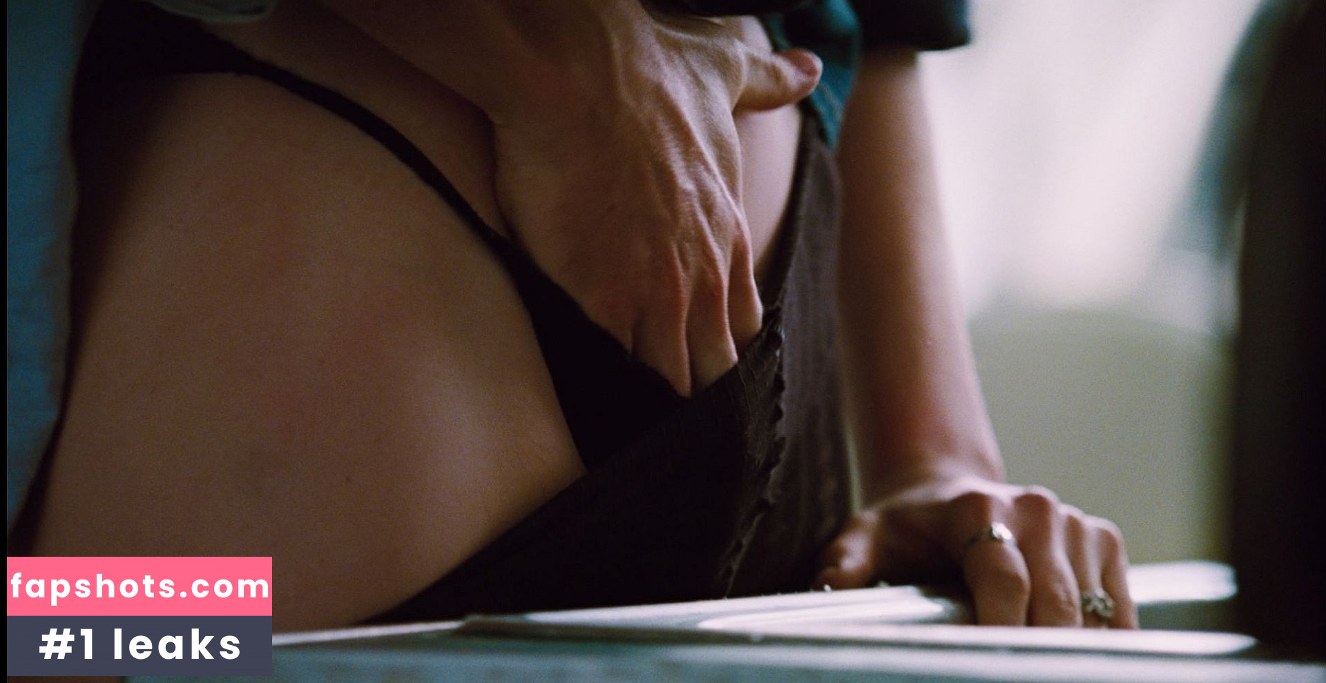 Anne Hathaway gallery photo #2112