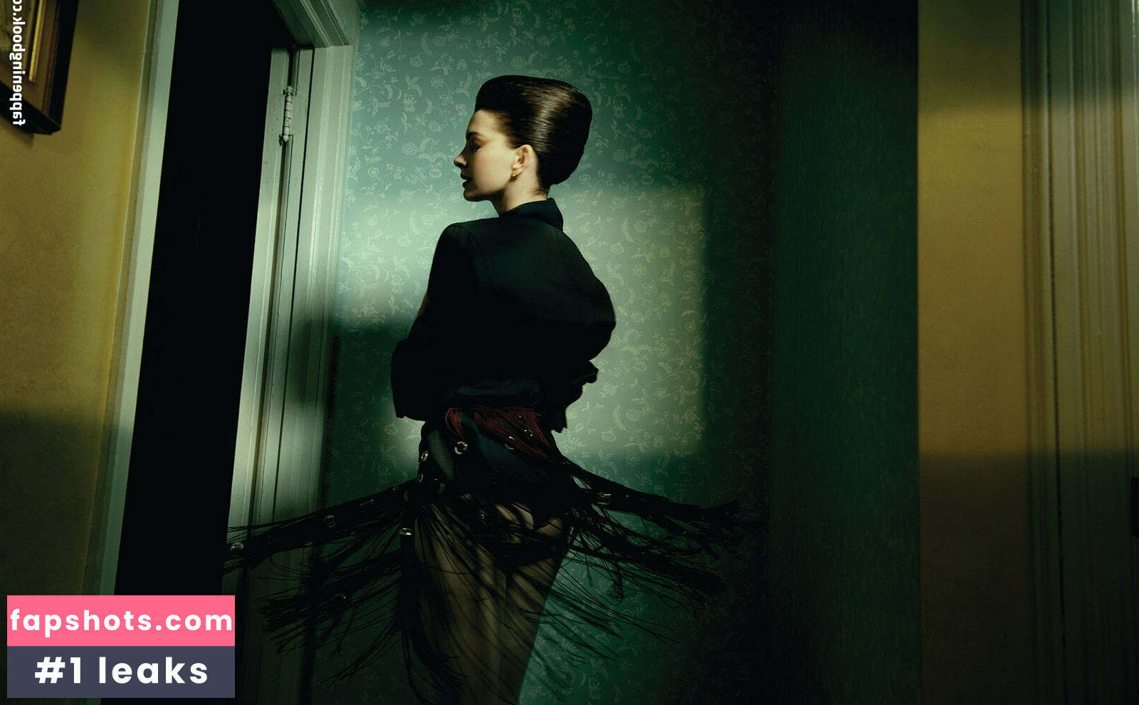 Anne Hathaway gallery photo #256