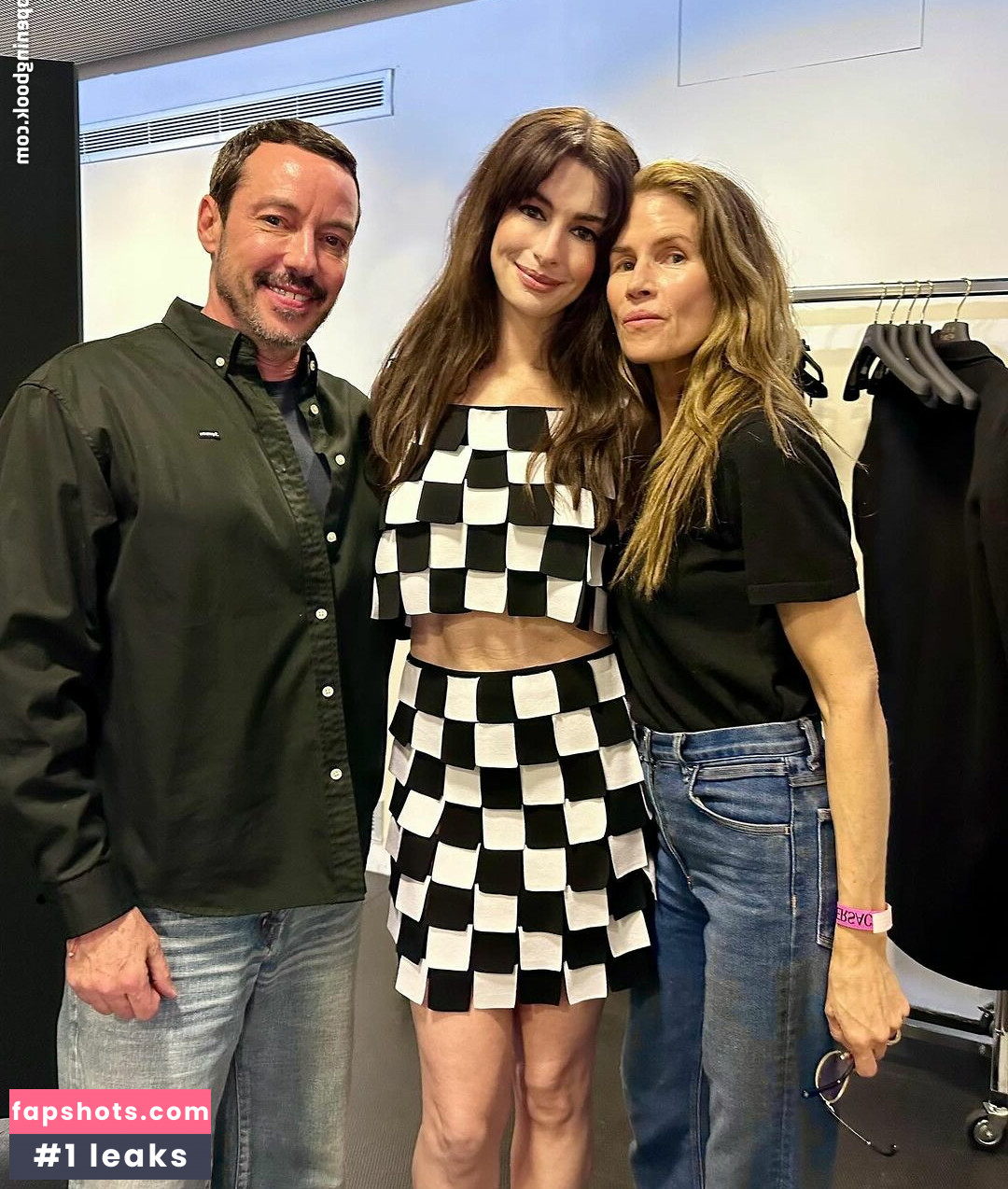 Anne Hathaway gallery photo #269