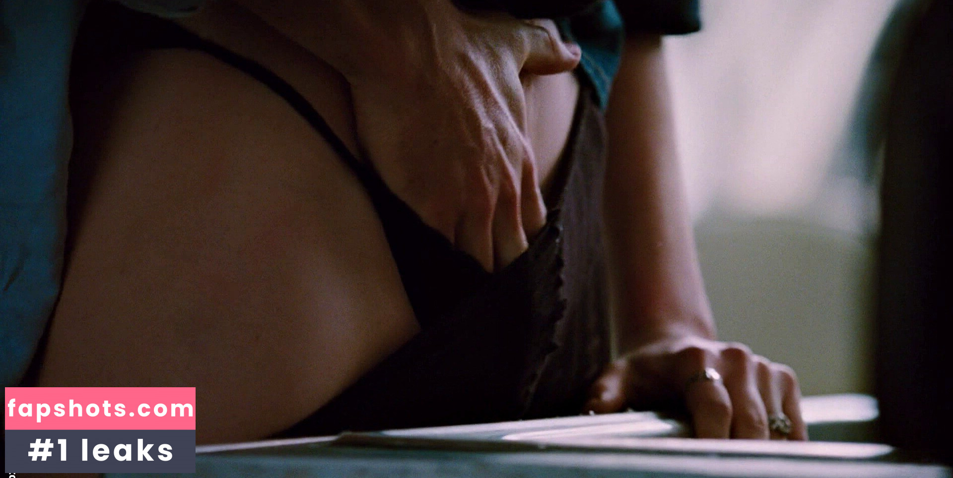 Anne Hathaway gallery photo #381