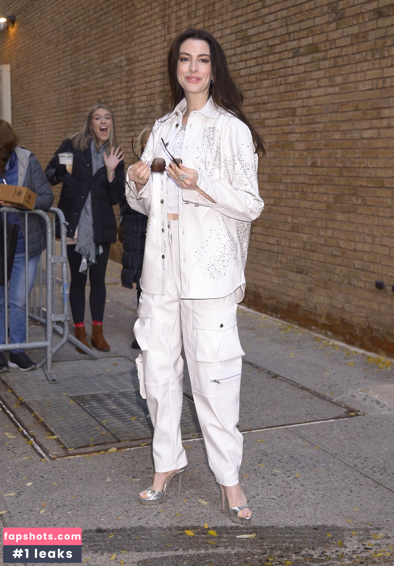 Anne Hathaway gallery photo #399