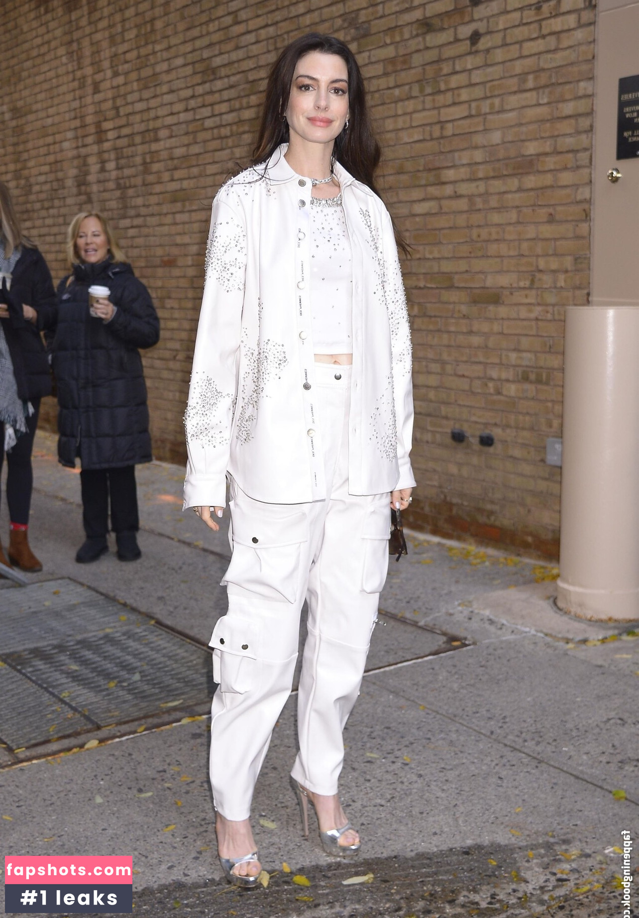 Anne Hathaway gallery photo #400