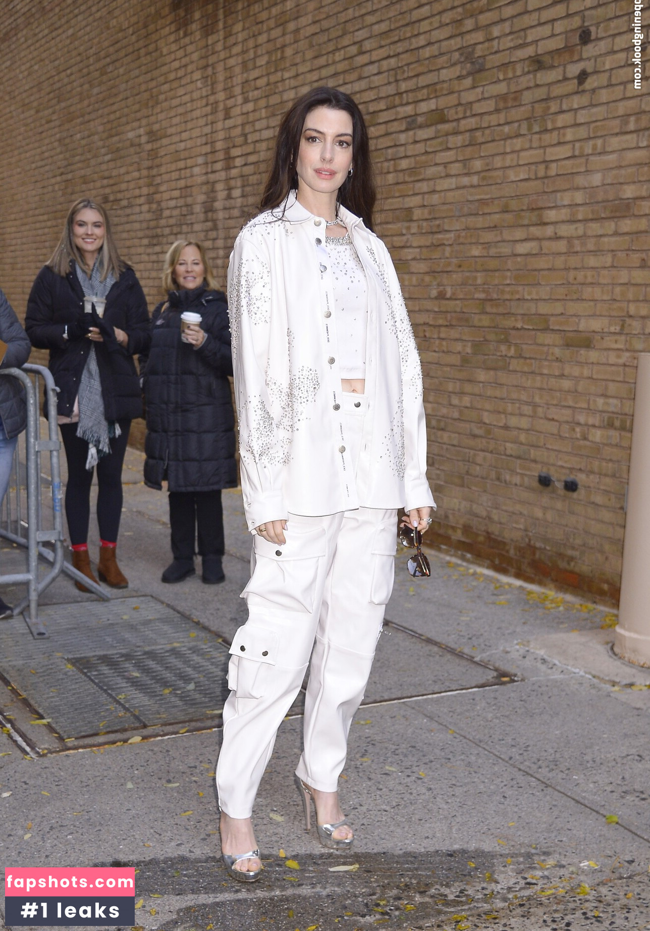 Anne Hathaway gallery photo #404