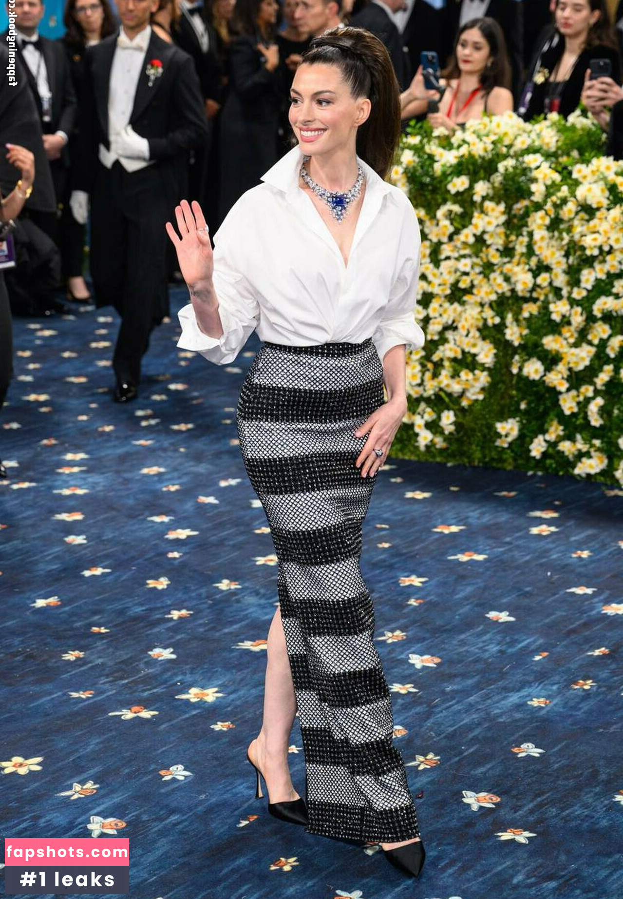 Anne Hathaway gallery photo #43