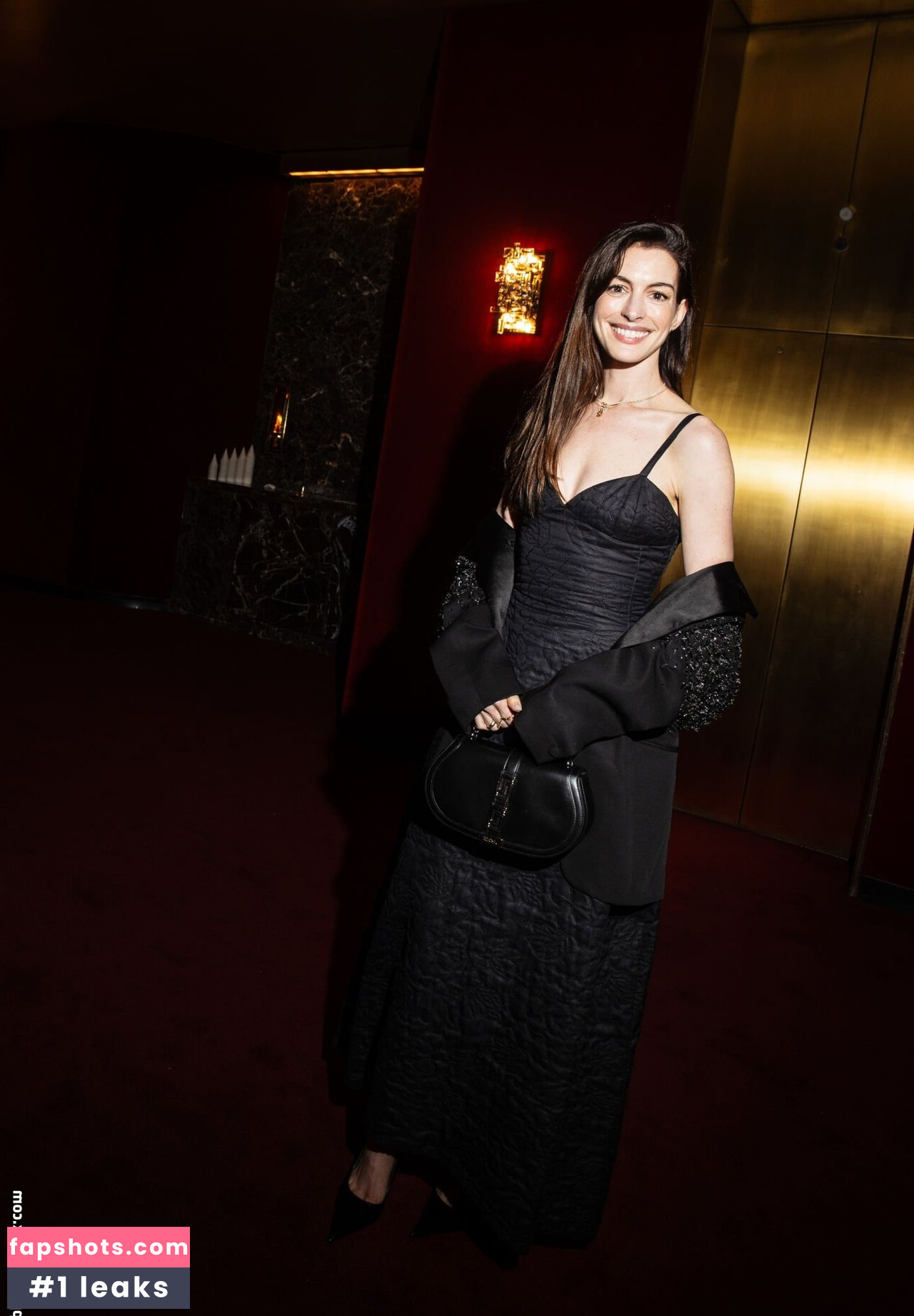 Anne Hathaway gallery photo #571