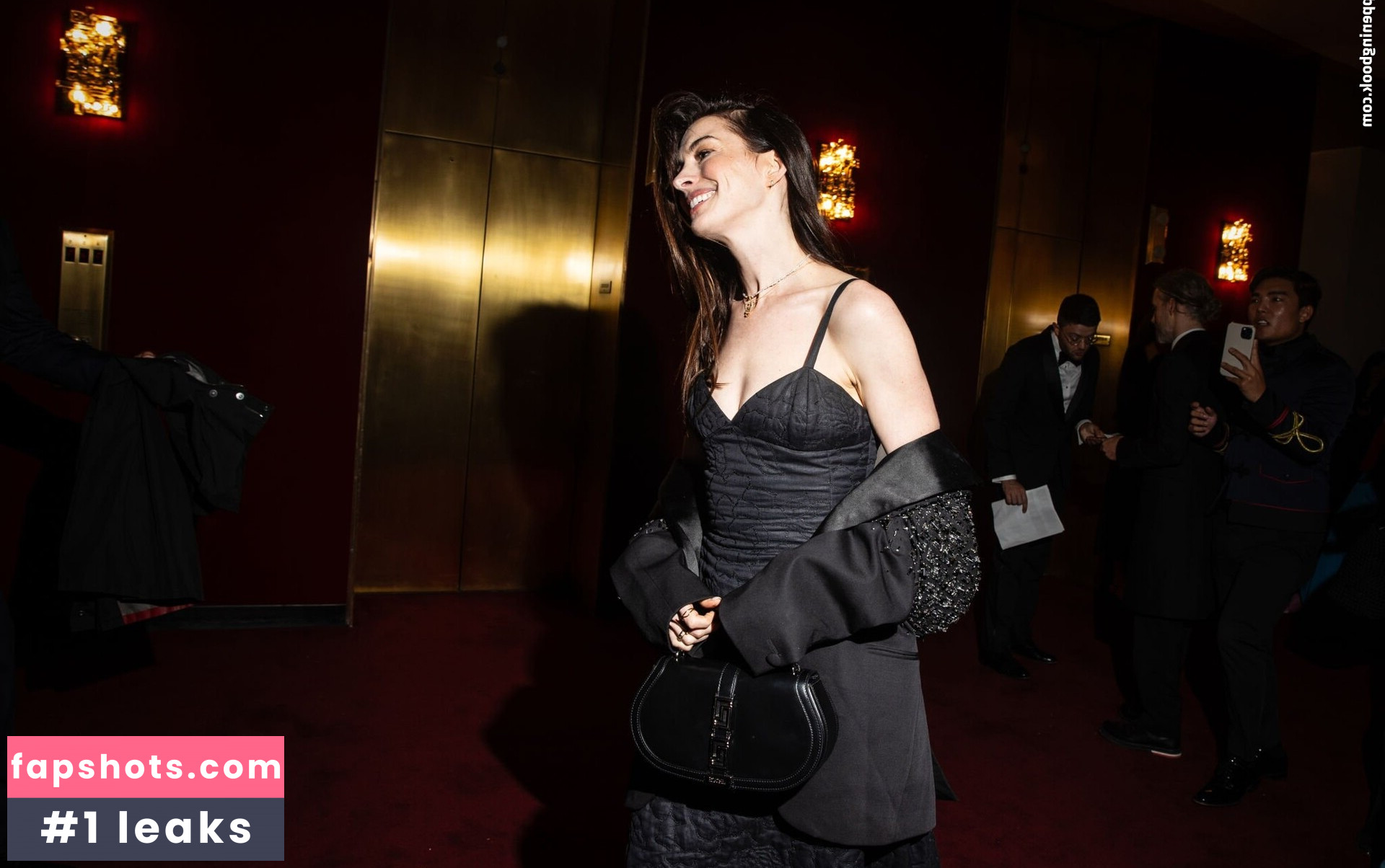 Anne Hathaway gallery photo #572