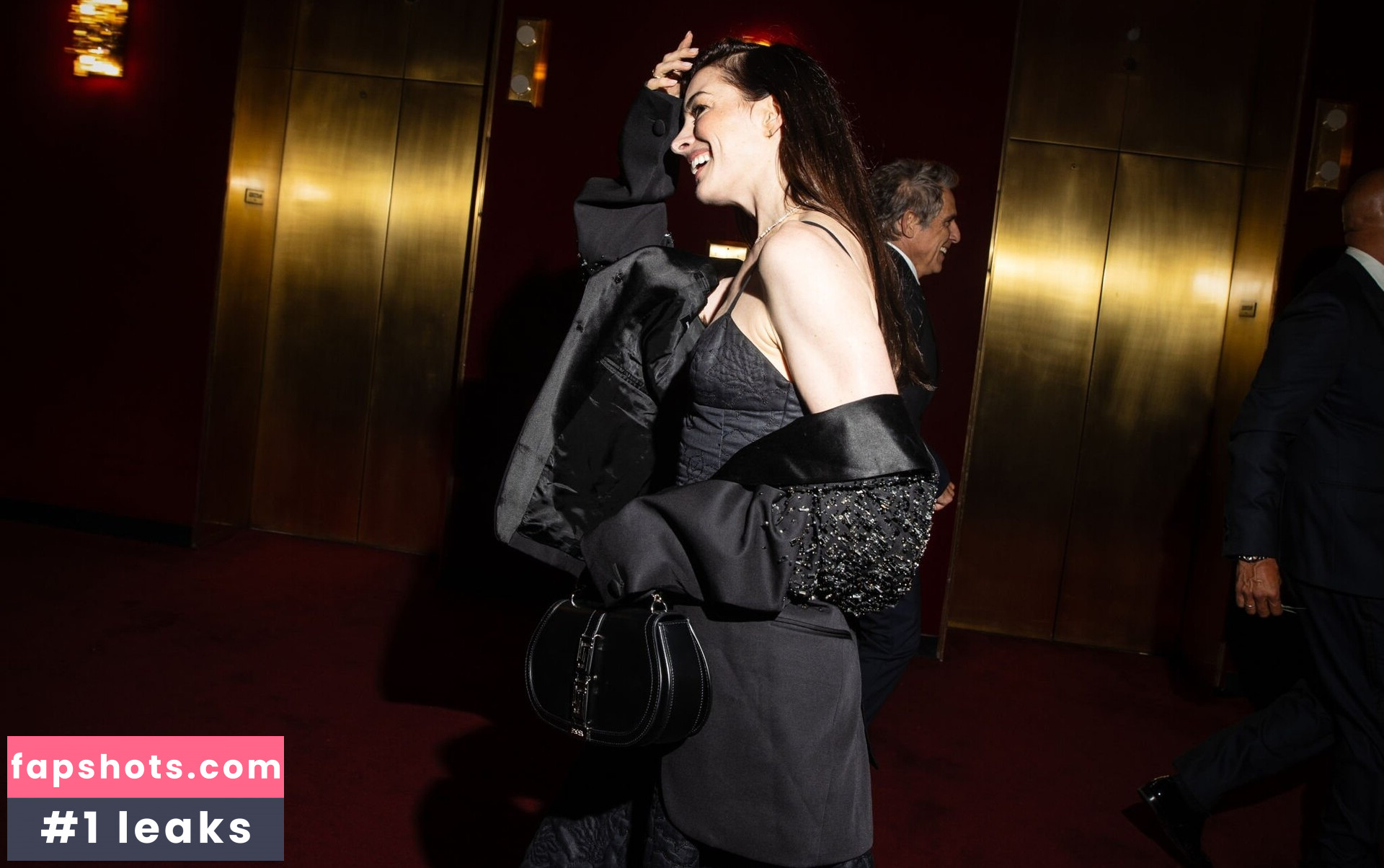 Anne Hathaway gallery photo #573