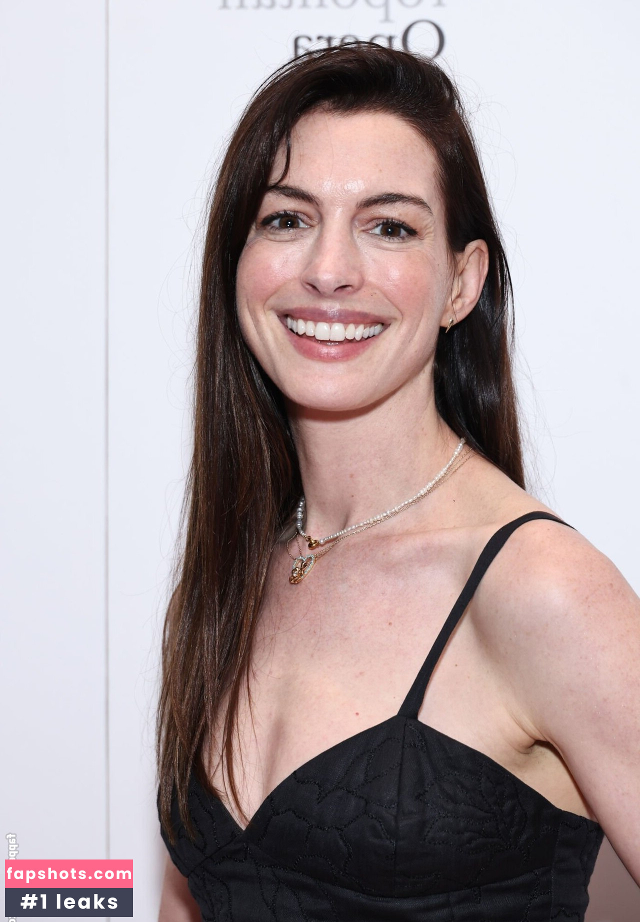 Anne Hathaway gallery photo #574