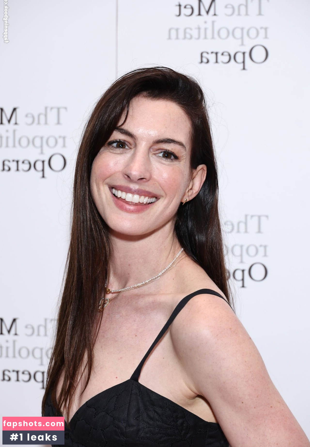 Anne Hathaway gallery photo #578