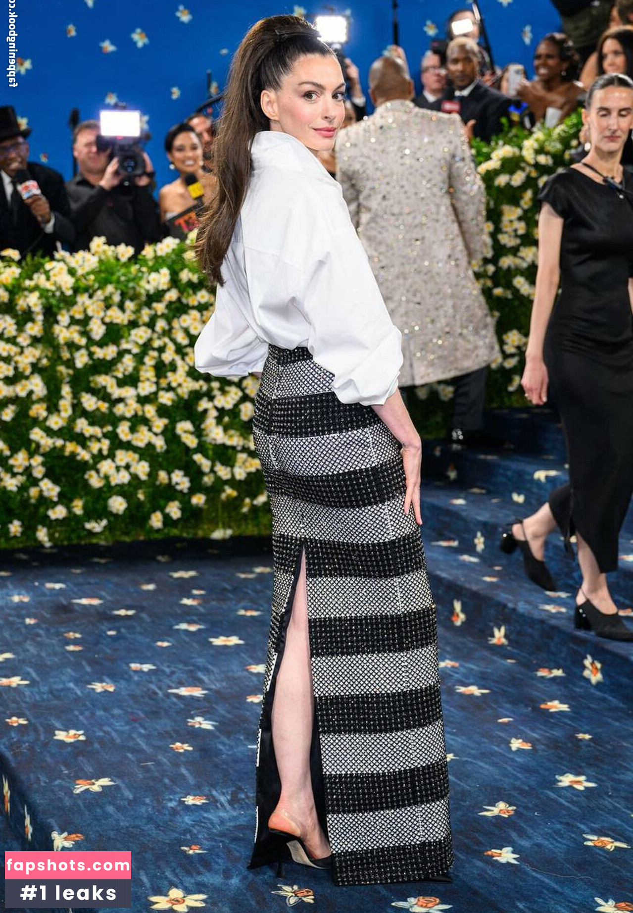 Anne Hathaway gallery photo #59