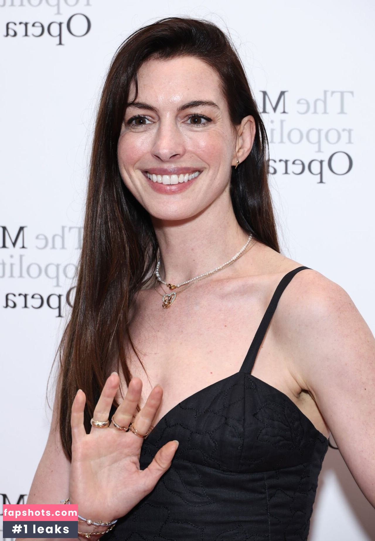 Anne Hathaway gallery photo #581