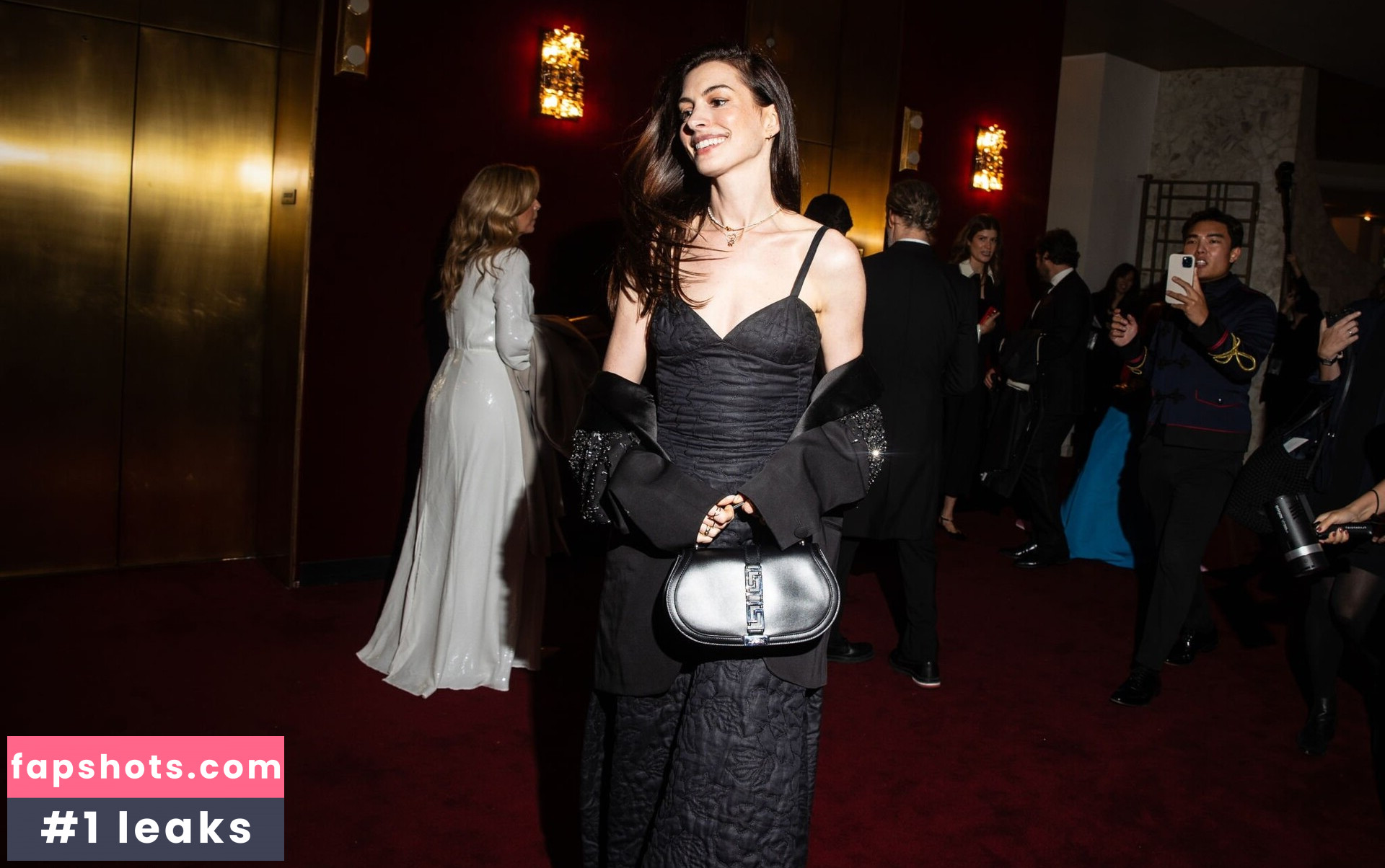 Anne Hathaway gallery photo #582