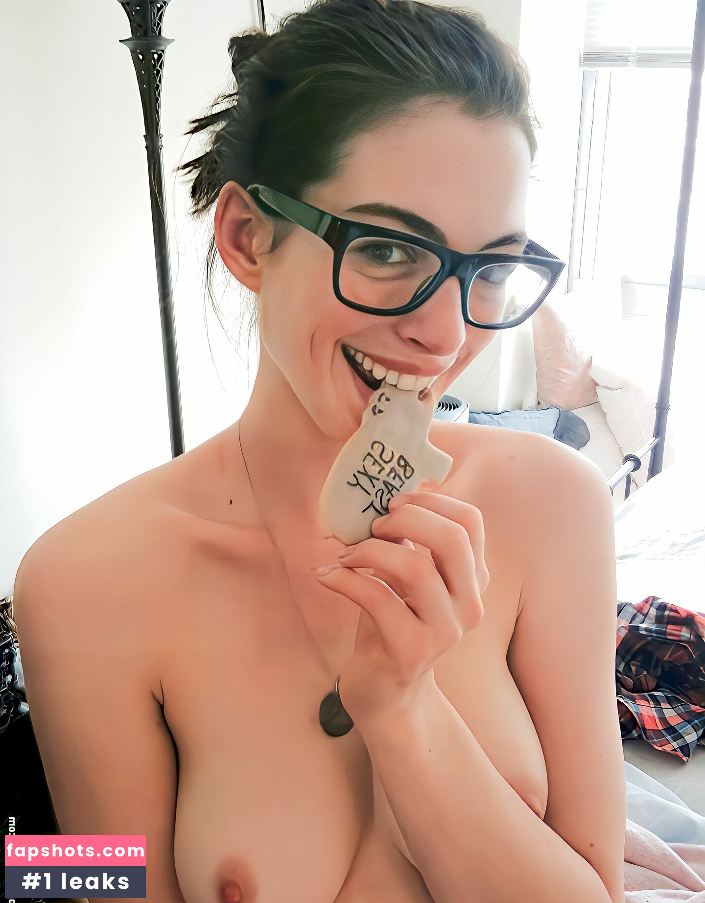 Anne Hathaway gallery photo #592