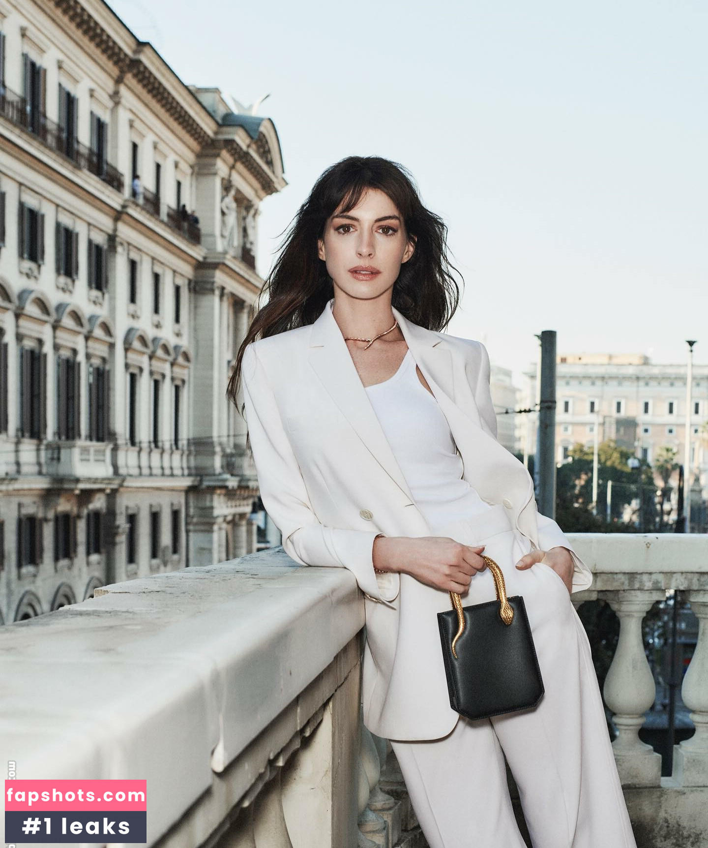 Anne Hathaway gallery photo #664