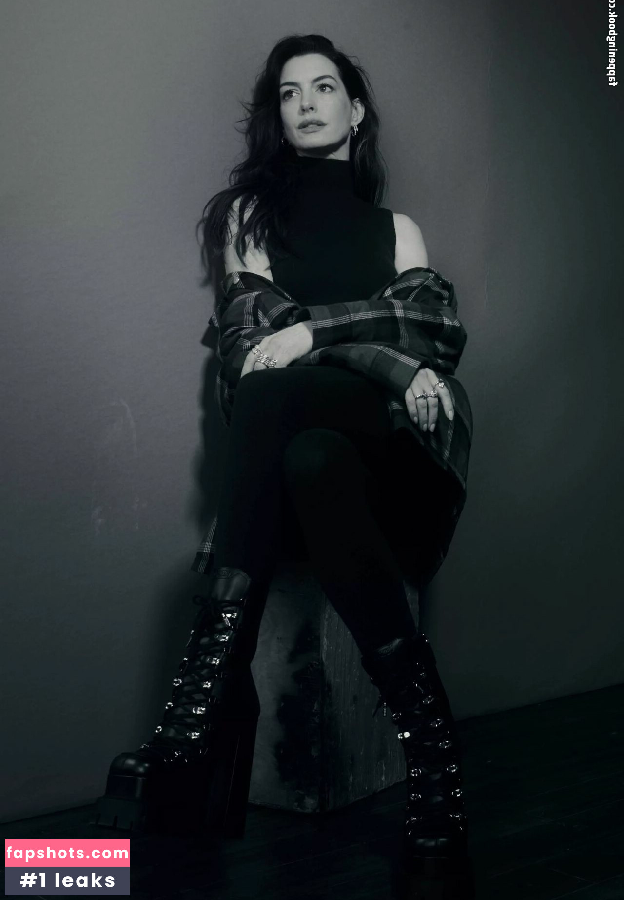 Anne Hathaway gallery photo #765