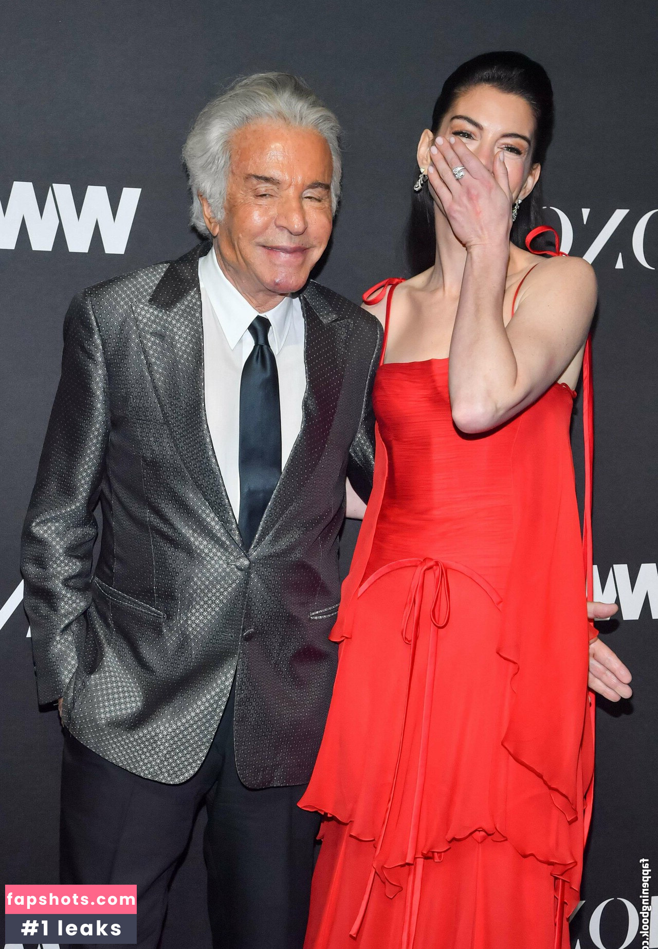 Anne Hathaway gallery photo #9