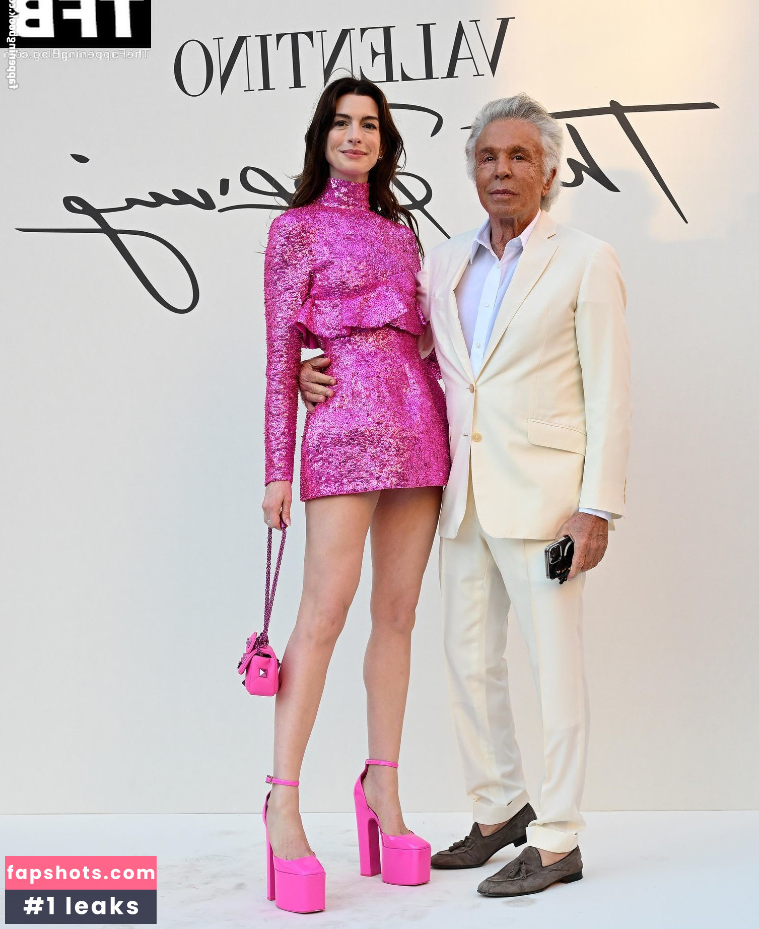 Anne Hathaway gallery photo #933