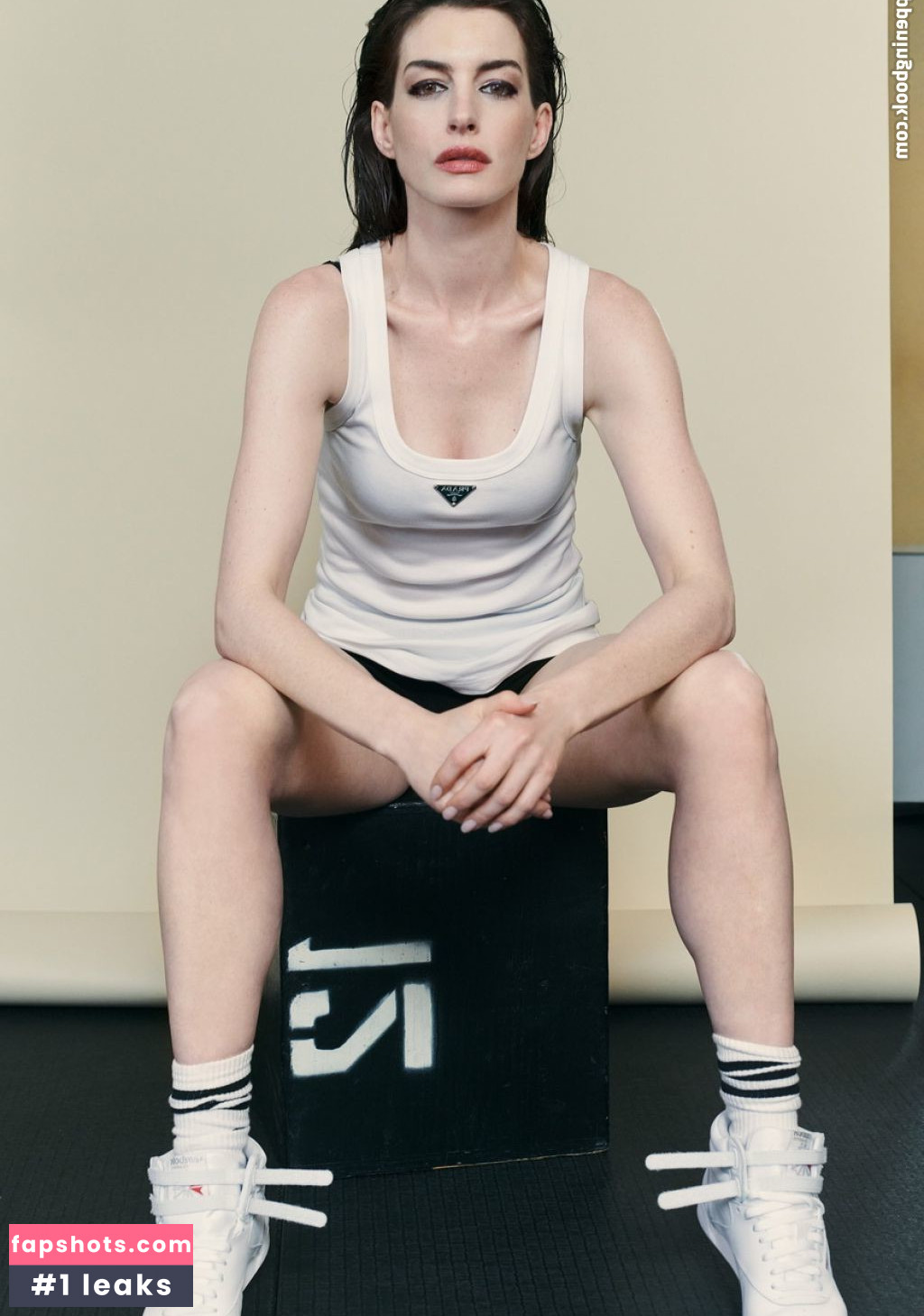 Anne Hathaway gallery photo #966