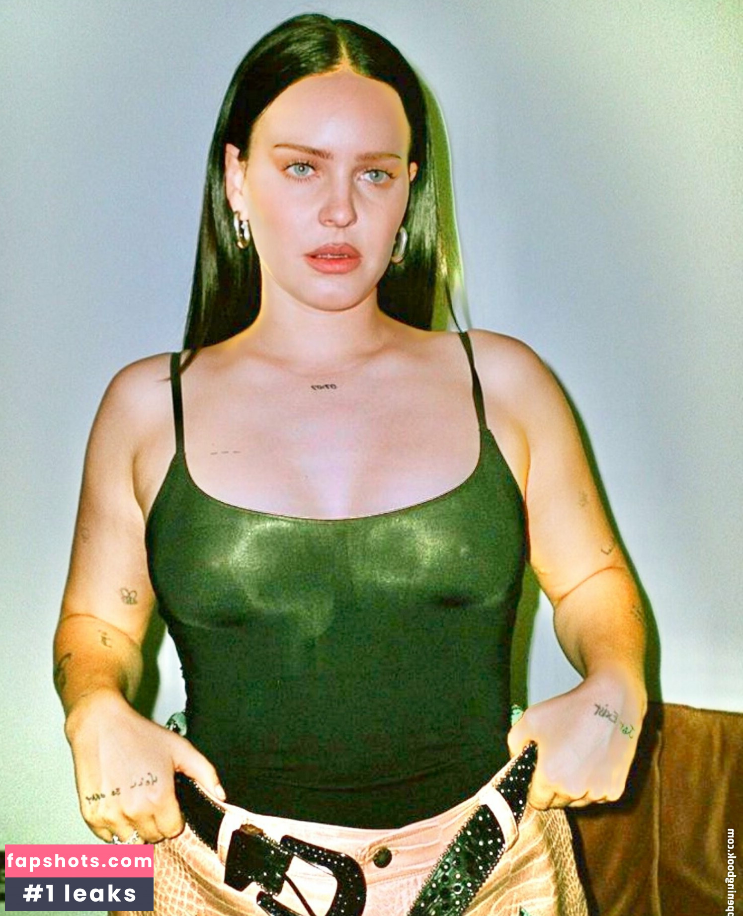 Anne-Marie gallery photo #11