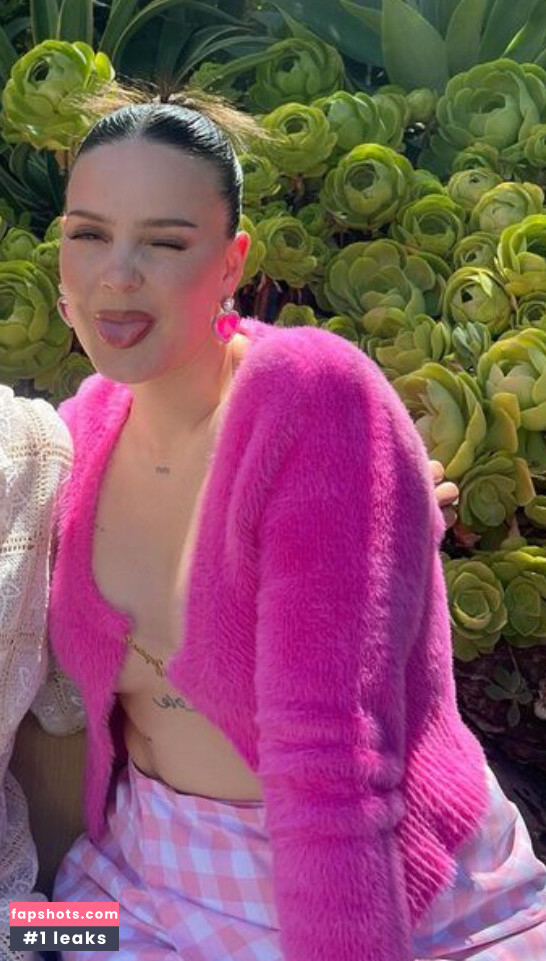 Anne-Marie gallery photo #13