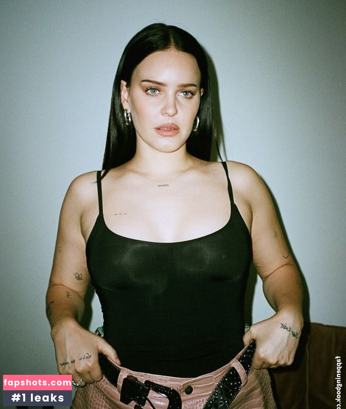 Anne-Marie gallery photo #15