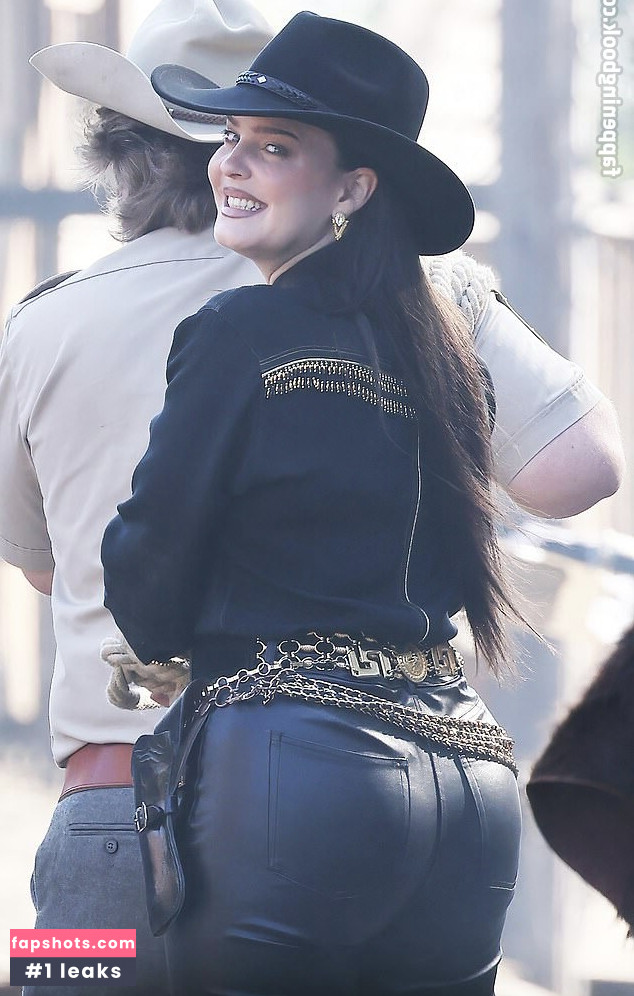 Anne-Marie gallery photo #25