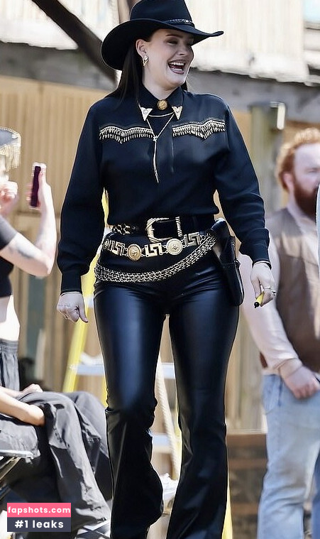 Anne-Marie gallery photo #29