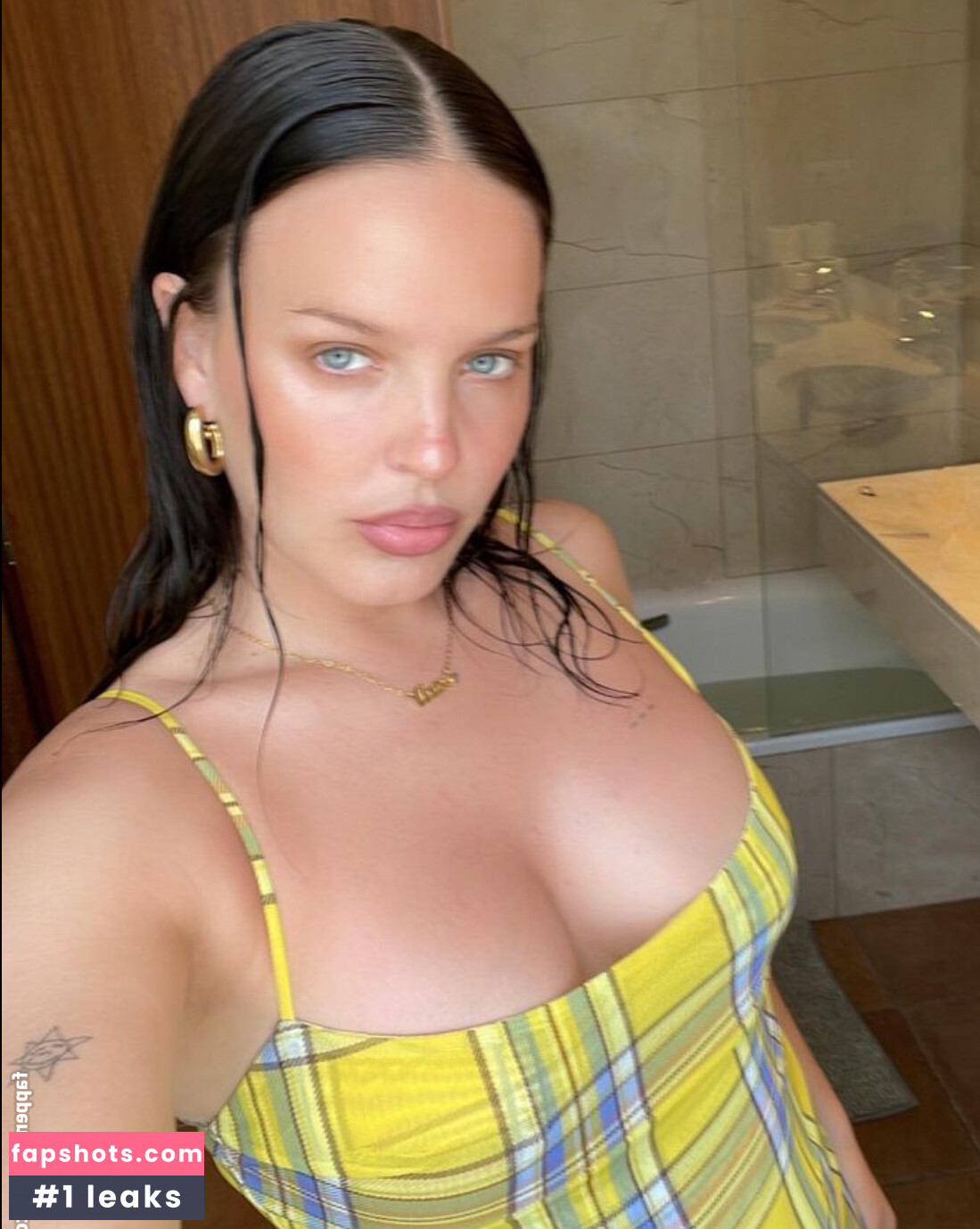 Anne-Marie gallery photo #4