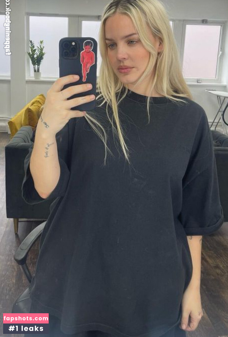 Anne-Marie gallery photo #35