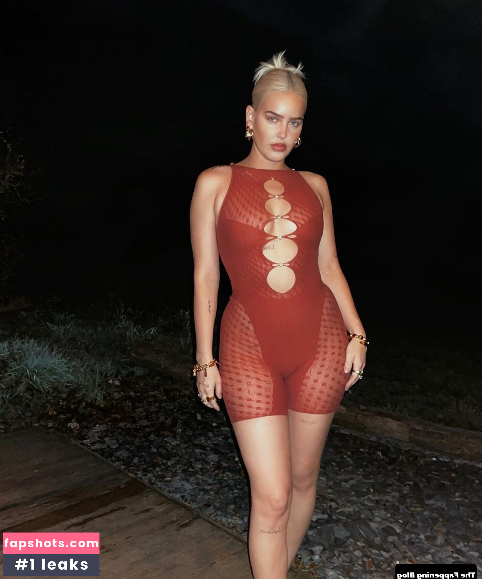 Anne-Marie gallery photo #49