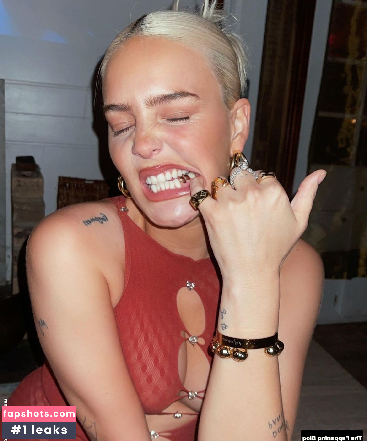 Anne-Marie gallery photo #50