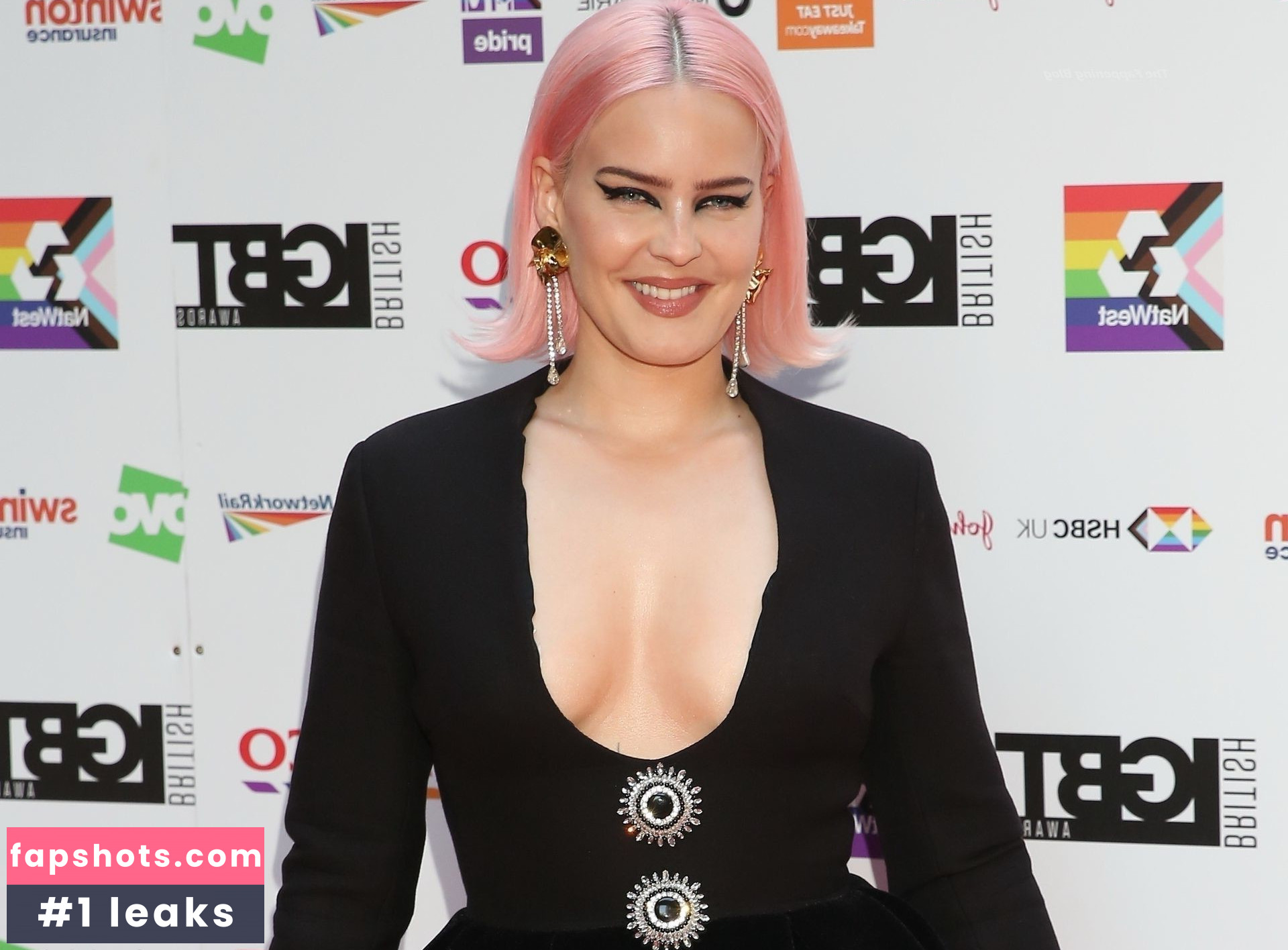 Anne-Marie gallery photo #60