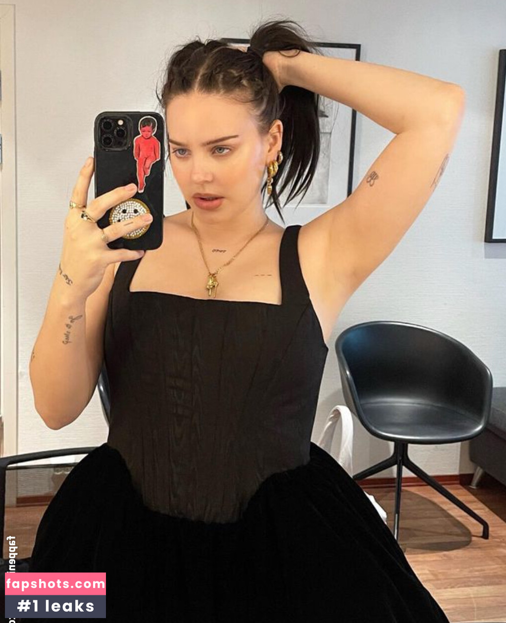 Anne-Marie gallery photo #7