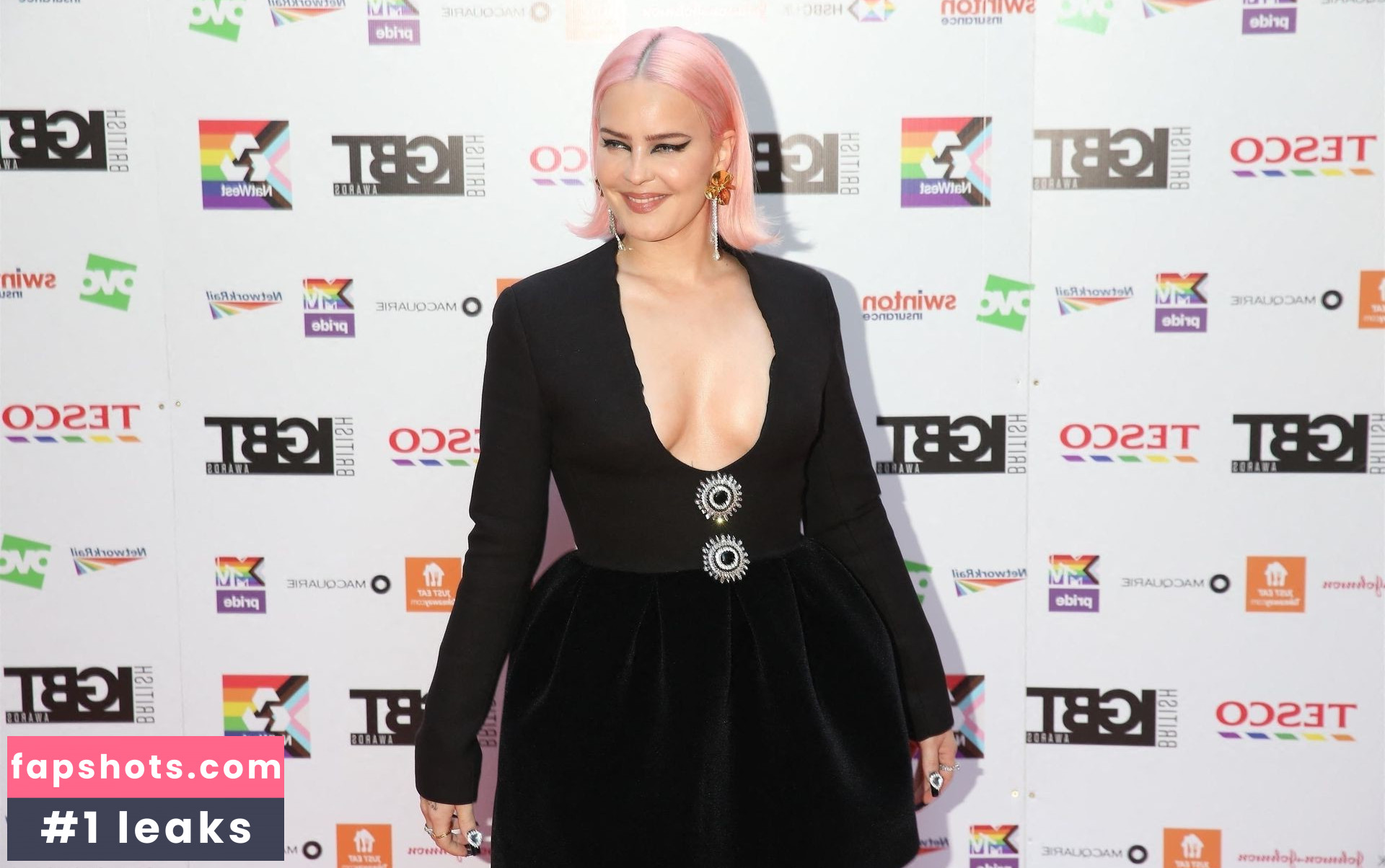 Anne-Marie gallery photo #71