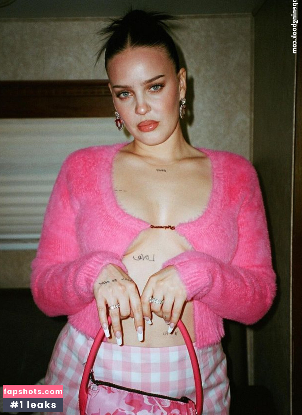 Anne-Marie gallery photo #9