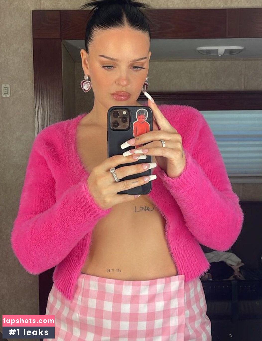 Anne-Marie gallery photo #10