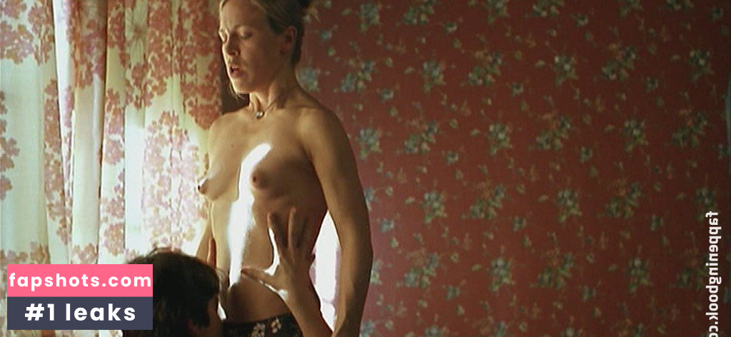 Anneke Kim Sarnau gallery photo #63