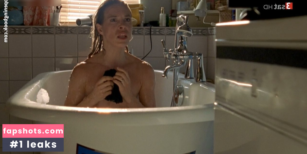 Anneke Kim Sarnau gallery photo #9