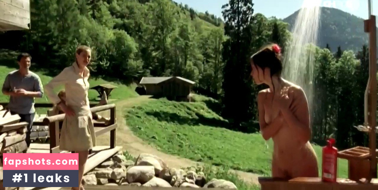 Anneke Schwabe gallery photo #3