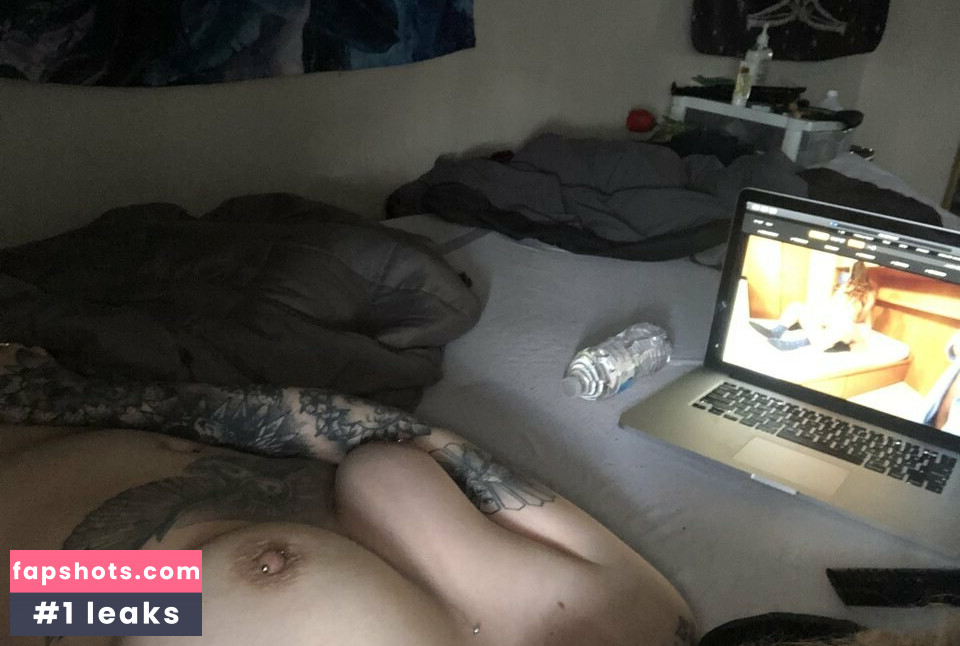 Annelise Wright gallery photo #18