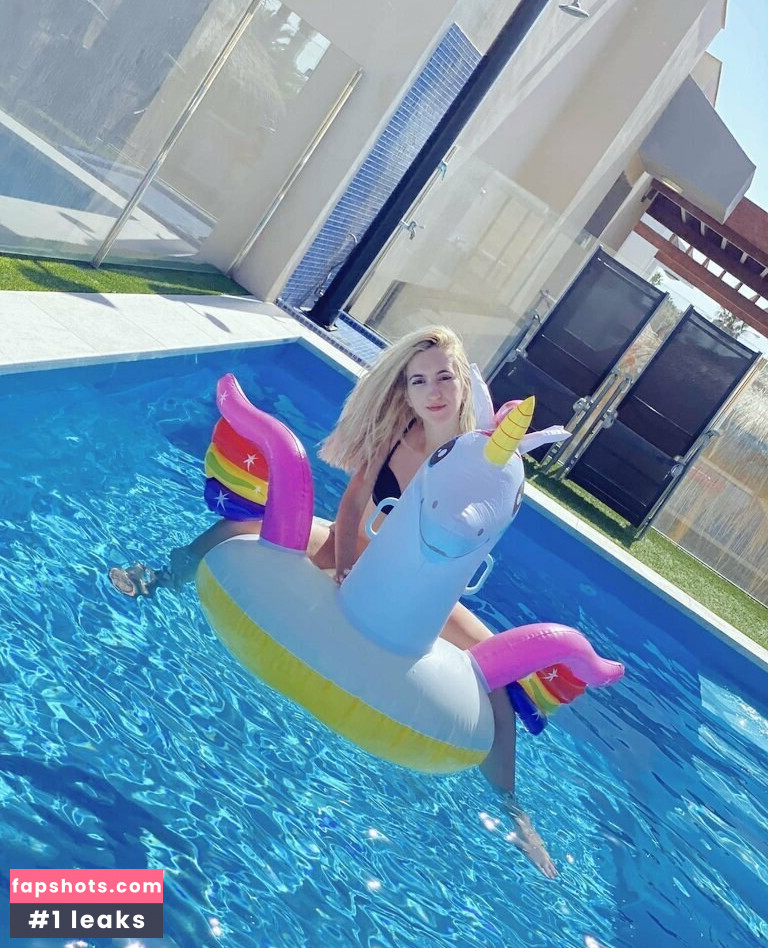 Annemanifique gallery photo #2