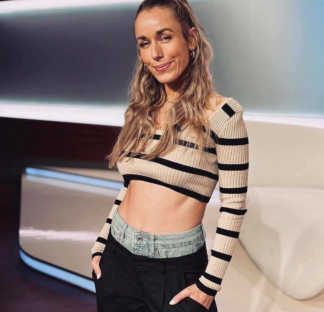 annemarie-carpendale Nude Leaks OnlyFans Photos #667 - LeakJerk