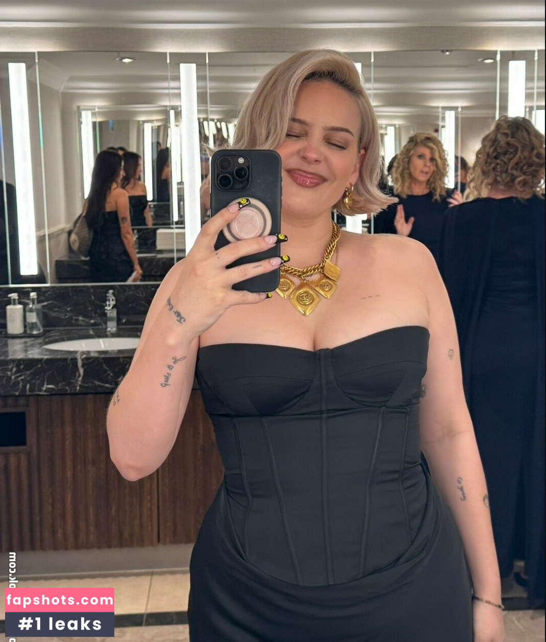 Annemarie gallery photo #16