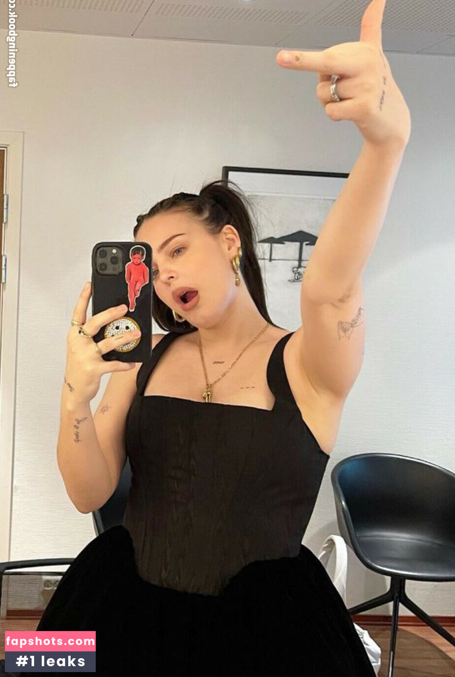 Annemarie gallery photo #33