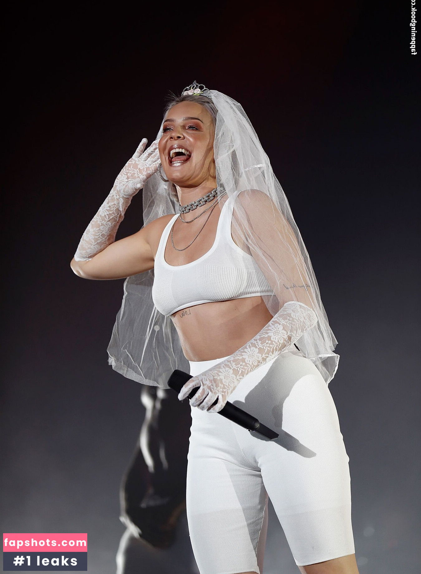 Annemarie gallery photo #40