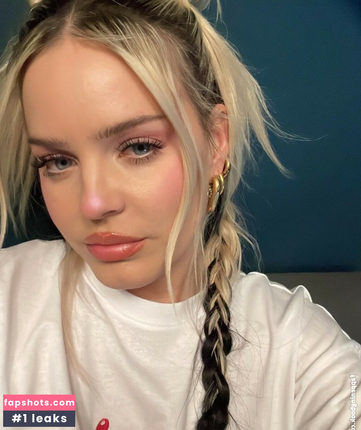 Annemarie gallery photo #76