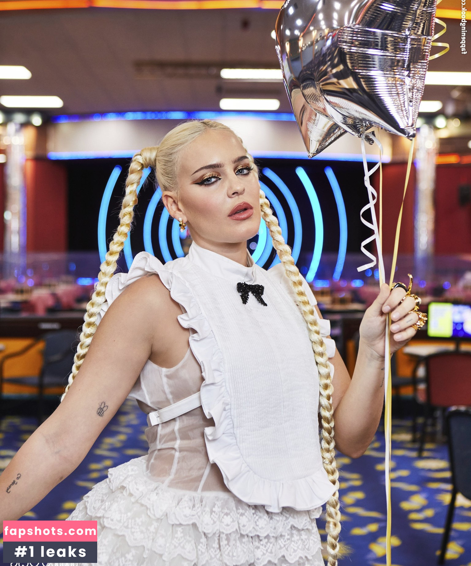 Annemarie gallery photo #93